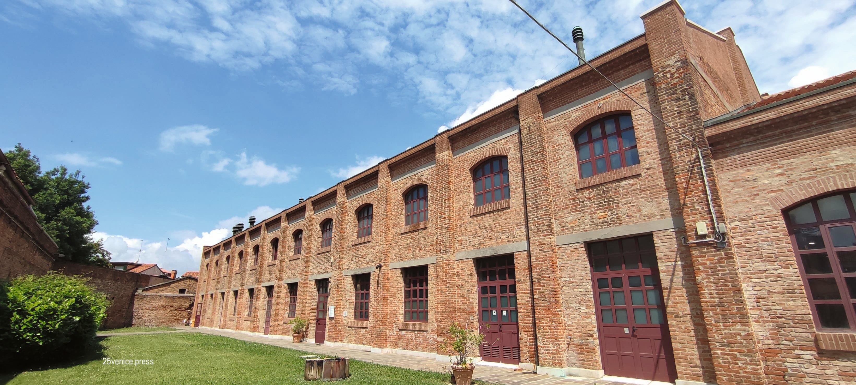 Abate Zanetti School Exterior